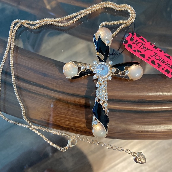 NWT LARGE Beautiful Enamel Cross with Rhinestones Pendant Necklace with Extender - Picture 4 of 7